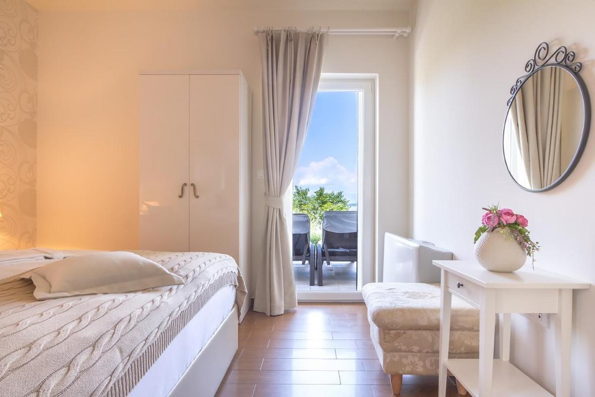 Luxury Apartments Villa Luce Malinska Exterior photo